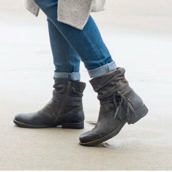 Born Shoes - Born Cross Brown leather Ankle Boots with Fringe size 9